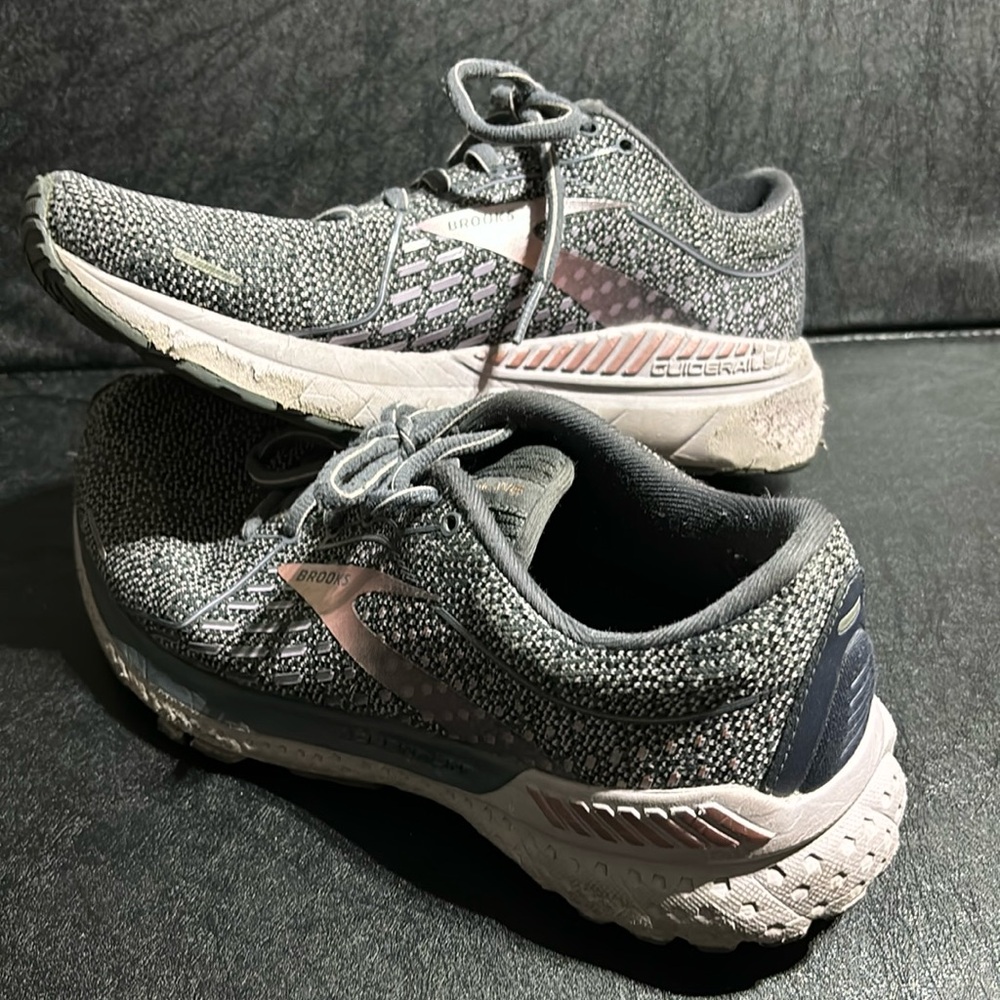 Brooks Adrenaline sneakers, Women’s size 7.5